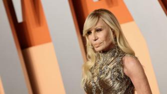 Donatella Versace da el salto al mundo de la belleza